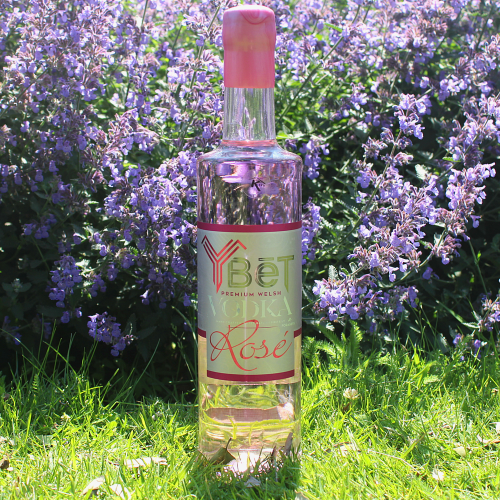 Y BĒT Rose Double Beet Premium Welsh Vodka &Acirc;� 40% 70cl